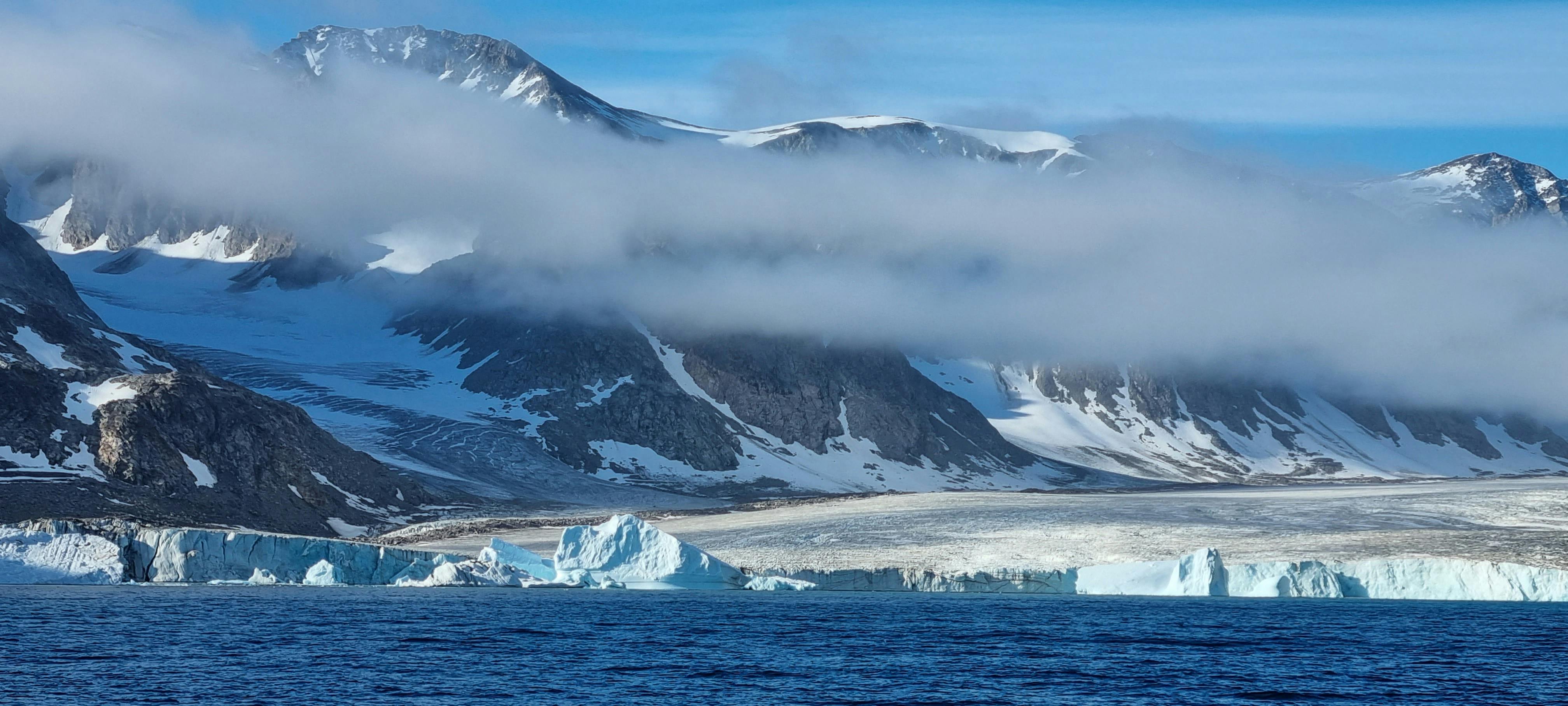 Private polar expedition photography in Antarctic waters